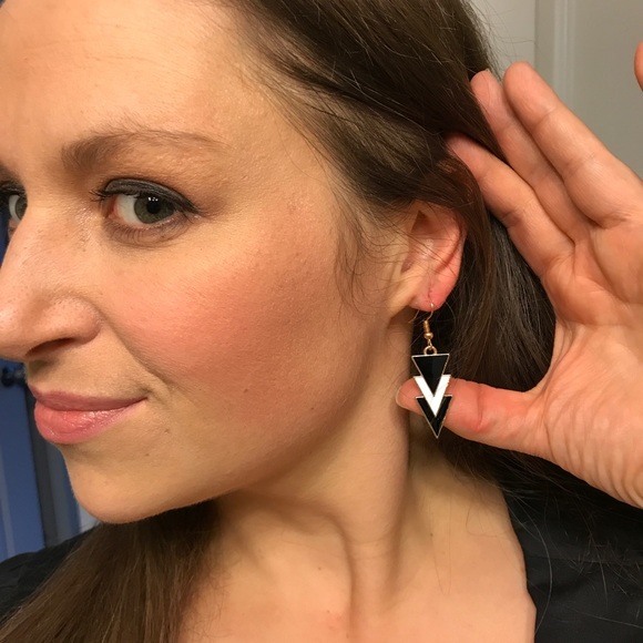 NEW!๐๐BLACK WHITE GOLD MODERN GEOMETRIC EARRINGS - Picture 3 of 7